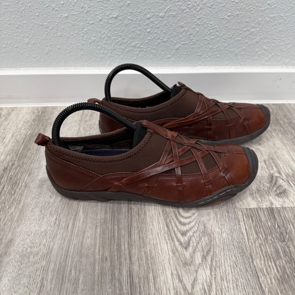 J-41 Adventure On Brown Leather Woven Comfort Slip On Shoes 8.5M - Picture 1 of 9